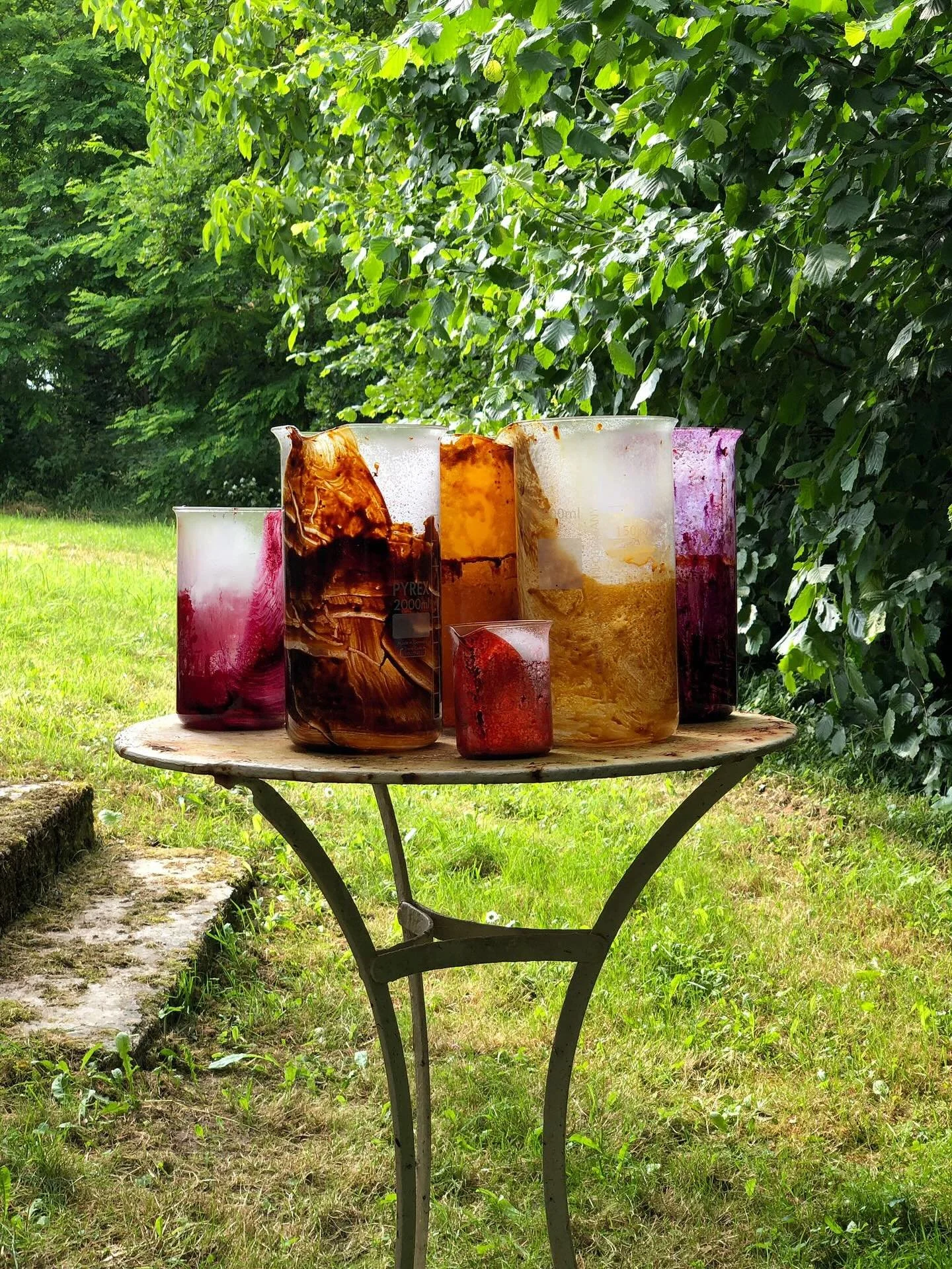 La Vie en vernis!

Wonderful week in France recently with a great colleague and friend cooking varnish. 👨🏼&zwj;🎨🧪🎻 

#violinmaker #violin #newmaking #varnish #varnishcooking #draskoczy #draskoczyviolins #colours #rosin #oil