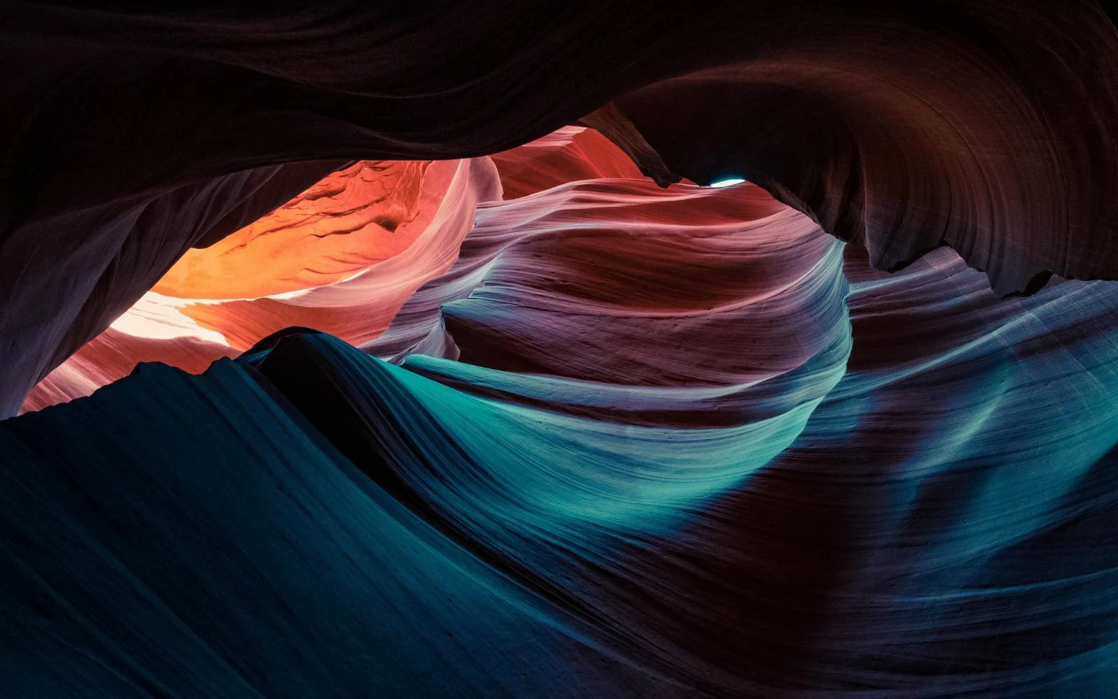 Calm landscape representing leadership clarity and reducing internal leadership pressure.