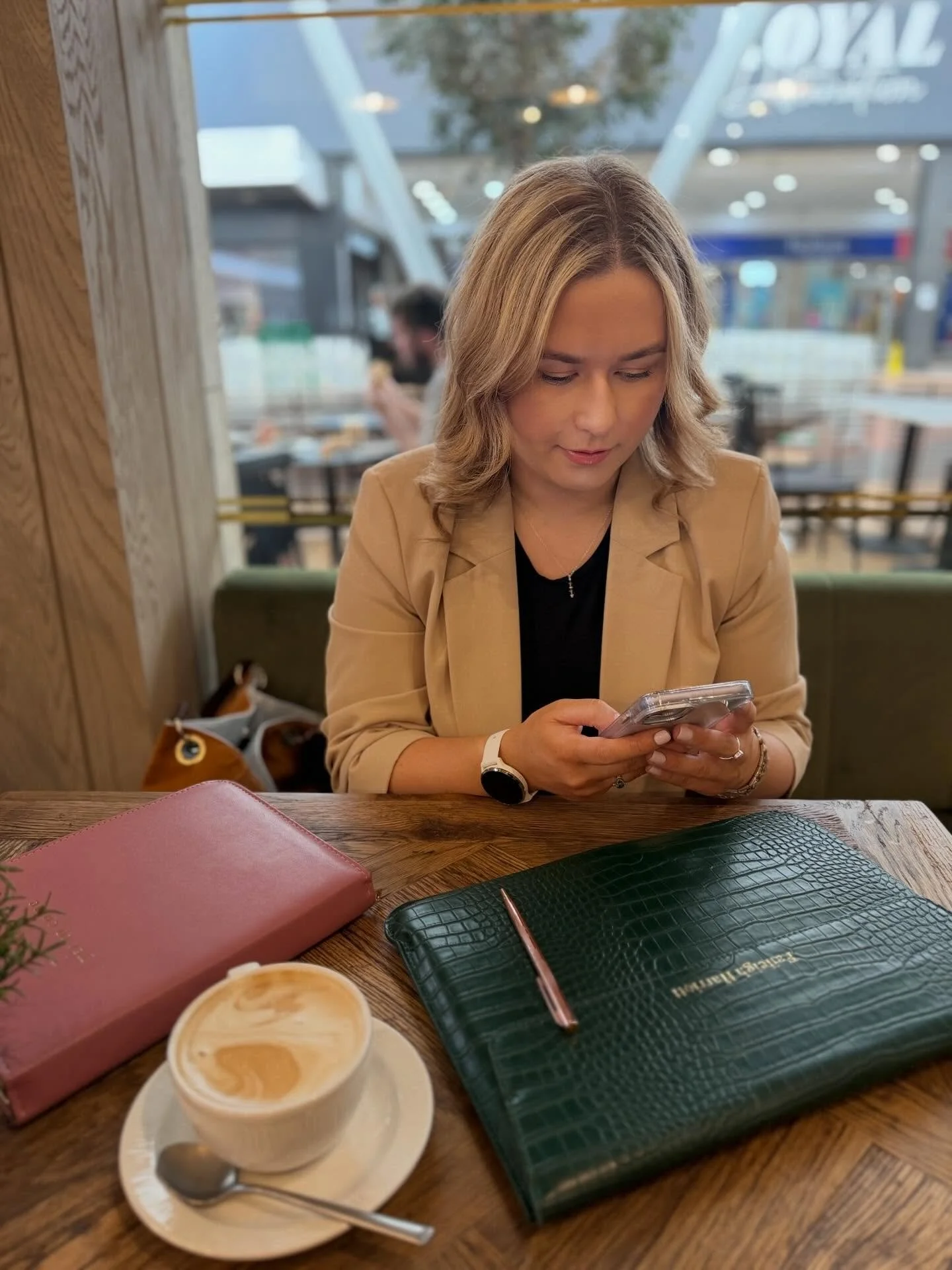 POV: Life as a Virtual Assistant 💻✨

Running a business from my laptop, managing emails, scheduling, social media, admin&hellip; basically keeping everything behind the scenes running smoothly.

A Virtual Assistant (VA) is someone who provides remot
