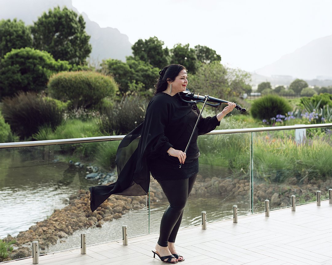 Larah Eksteen, Cape Town violinist, performing at Paserene Wine Estate in Franschhoek for a luxury destination wedding in the Cape Winelands.
