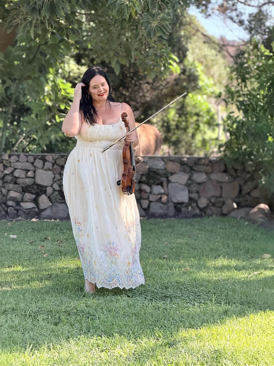 Sometimes you just need a 🫏 in the audience 🩵
Beautiful views today driving to @deuijlenes for an afternoon gig 🎻

📷 @norahrademan 🫶

#capetown #capetownviolinist #capetownsouthafrica #violin #violinist