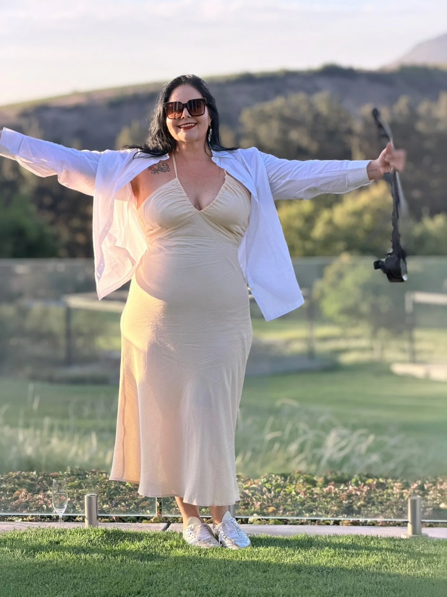 𝗤𝘂𝗼𝗶𝗻 𝗥𝗼𝗰𝗸 𝗛𝗮𝗿𝘃𝗲𝘀𝘁 𝗧𝗮𝗯𝗹𝗲 @cape_town_flo 🥂🍇

Today was lovely. It was also hard. Again&hellip;you know my social media, you do not know me. Best time at @quoinrock with the smooth @super_sbu . Happiness and sadness can coexist ?