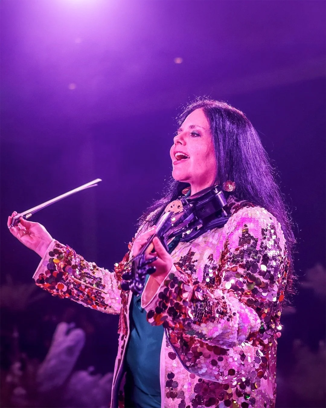 𝗙𝗲𝗲𝗹 𝗜𝘁 🫶

You know what it takes
You know what it took to get here
You know how much it will keep taking
You know what no one else knows

Don&rsquo;t let anyone dim your light. Ever ✨🖤🪩

#artist #performance #stage #musician #capetown 

📷 