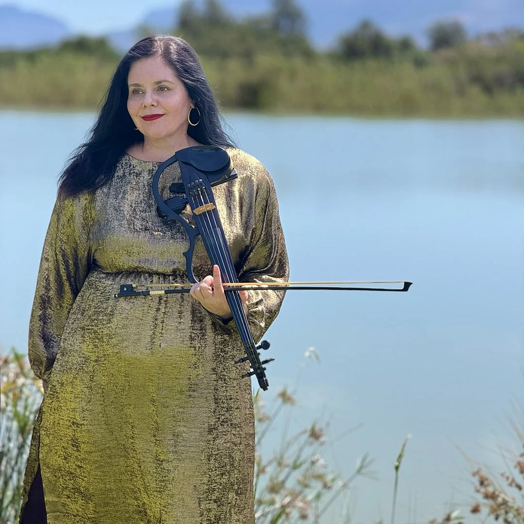 Award-winning Cape Town violinist performing at Dawn Mountains in Franschhoek.