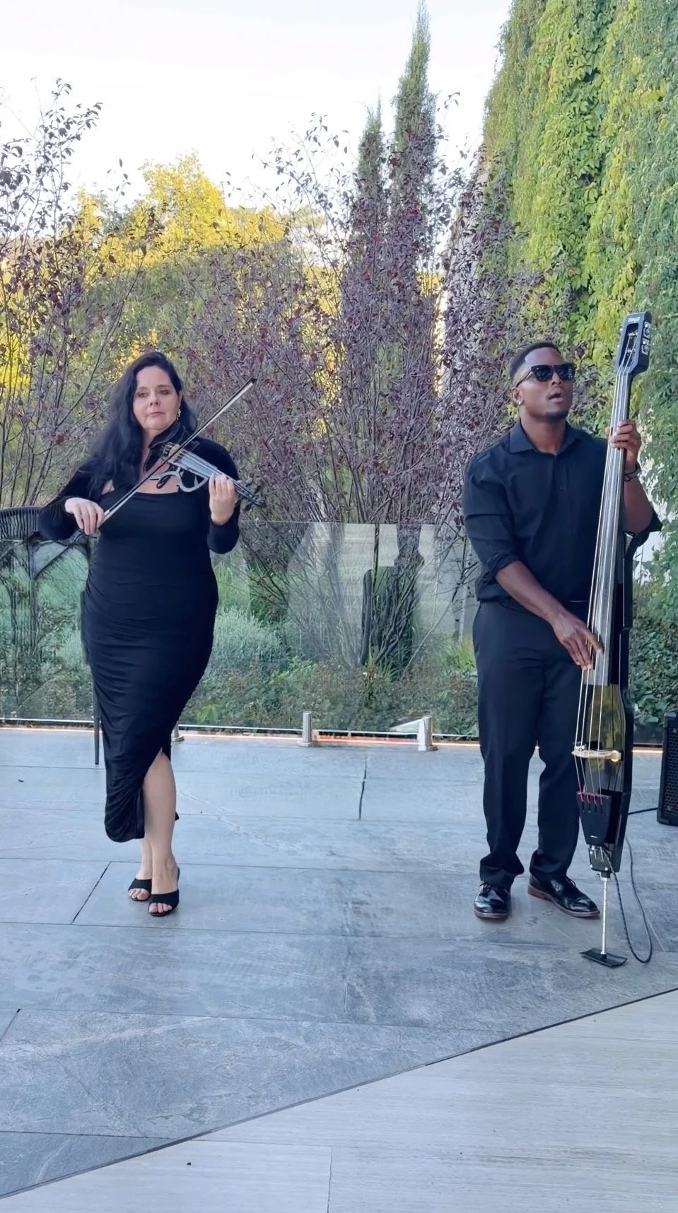 Live music by Cape Town Flo during cocktail hour at Quoin Rock Wine Estate in the Cape Winelands