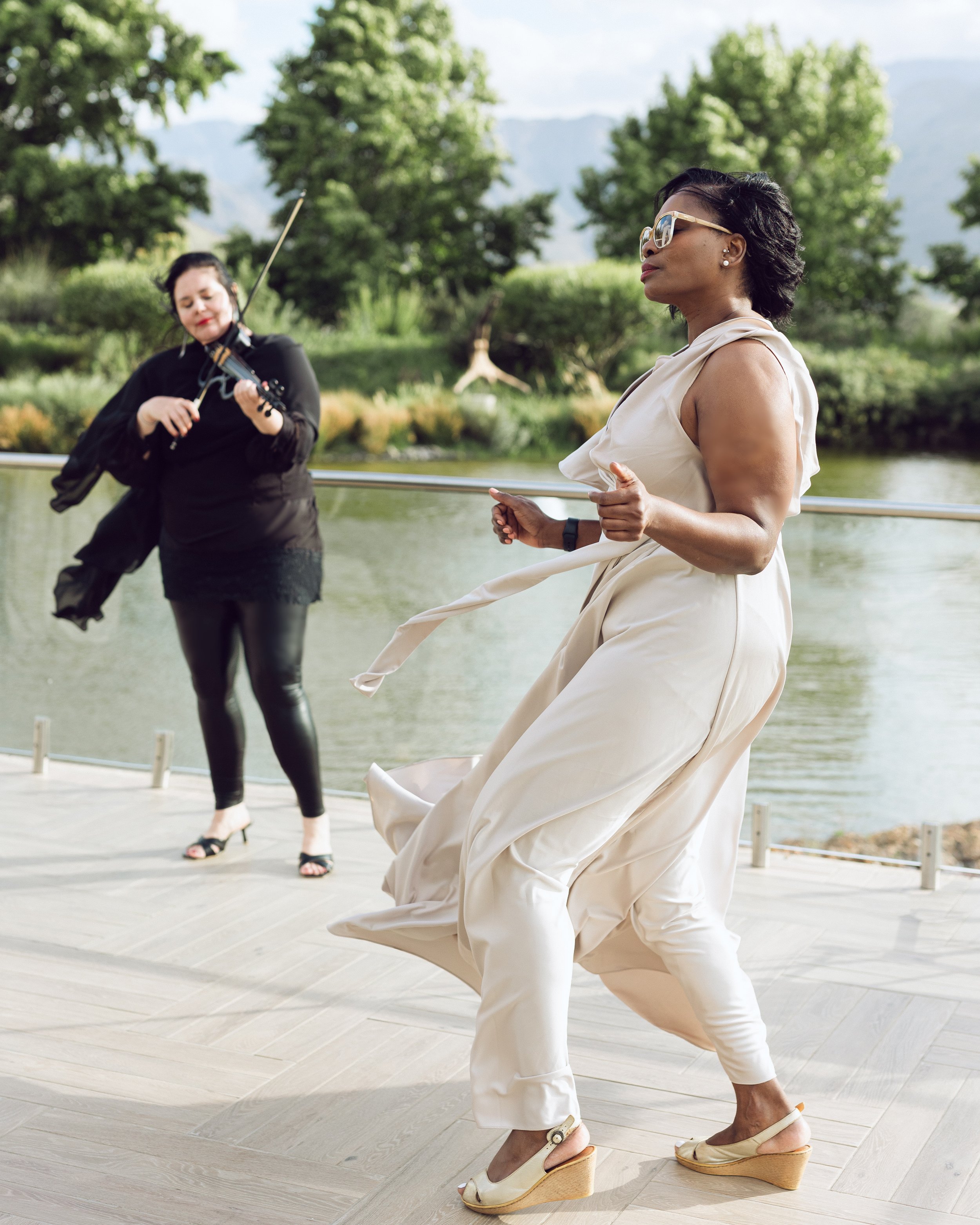 Contemporary violin performance at Paserene Wine Estate in Franschhoek during a luxury Cape Winelands celebration.