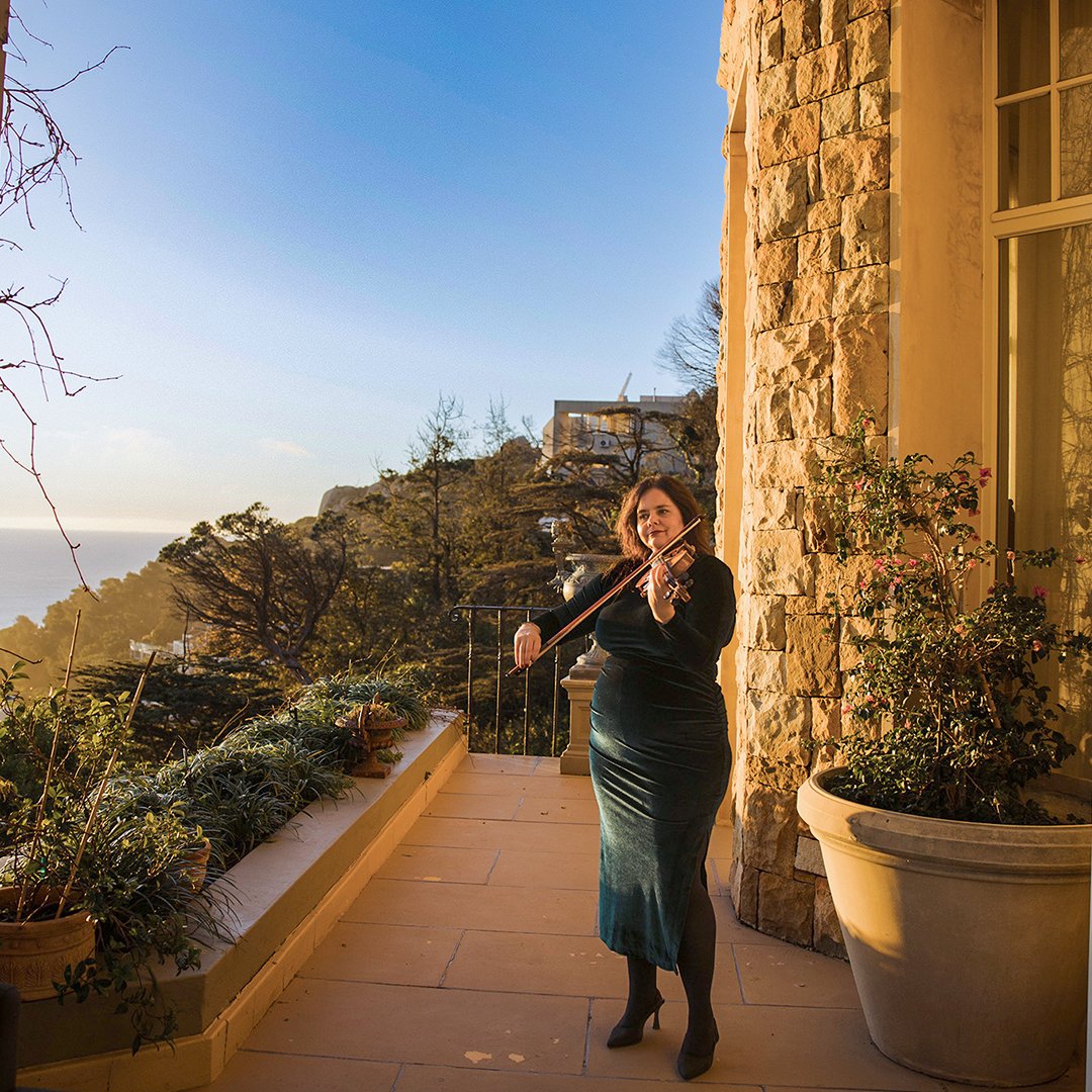 Cape Town violinist Larah Eksteen performing at a luxury event at 21 Nettleton