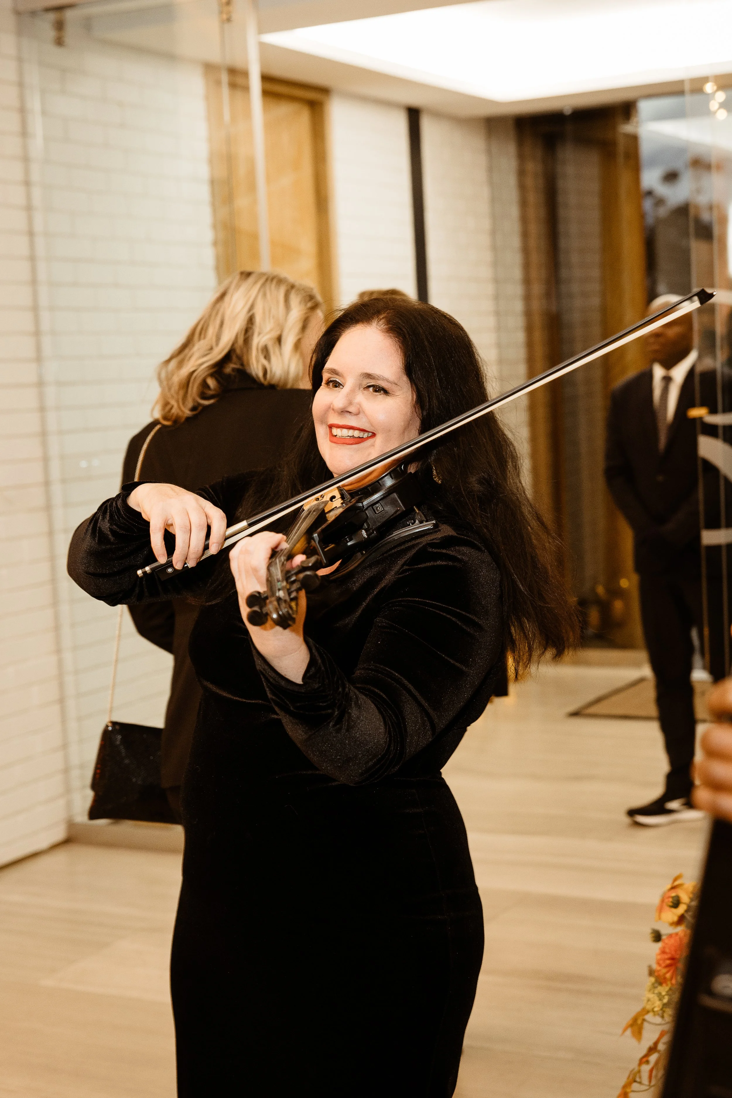 Larah Eksteen performing live electric violin at Quoin Rock Wine Estate in Stellenbosch.