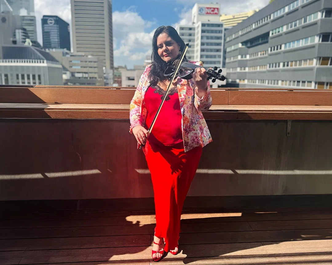 Cape Town violinist Larah Eksteen provides contemporary live music for corporate events, networking functions and women's business gatherings.