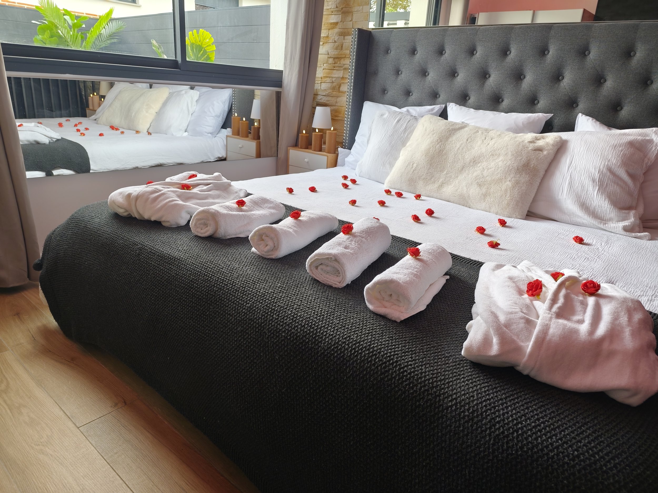 Love room Villa Donuts idéale pour un week-end amoureux avec jacuzzi et sauna privatif