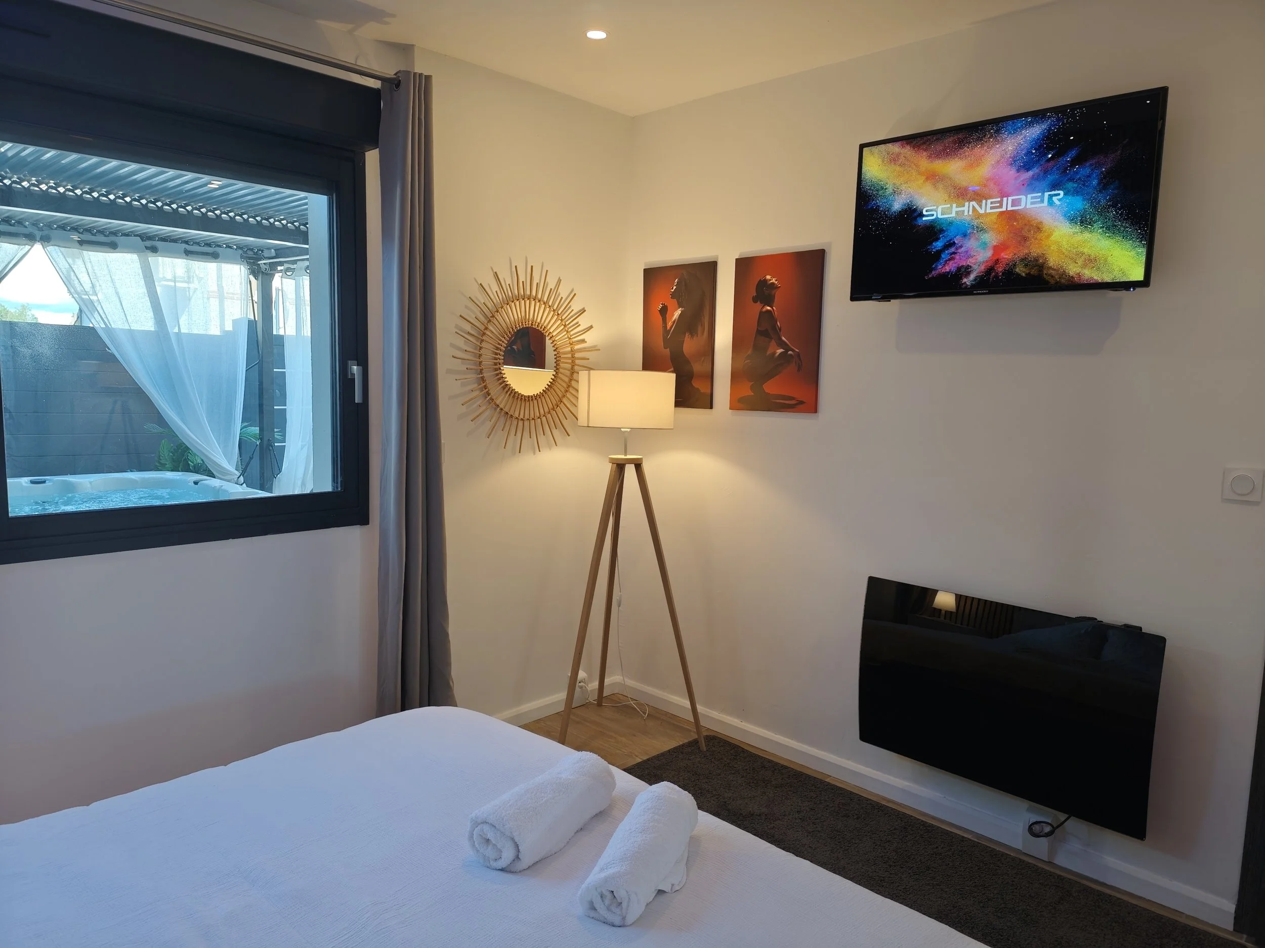 Week-end amoureux dans une chambre romantique de la Villa Donuts avec spa privatif