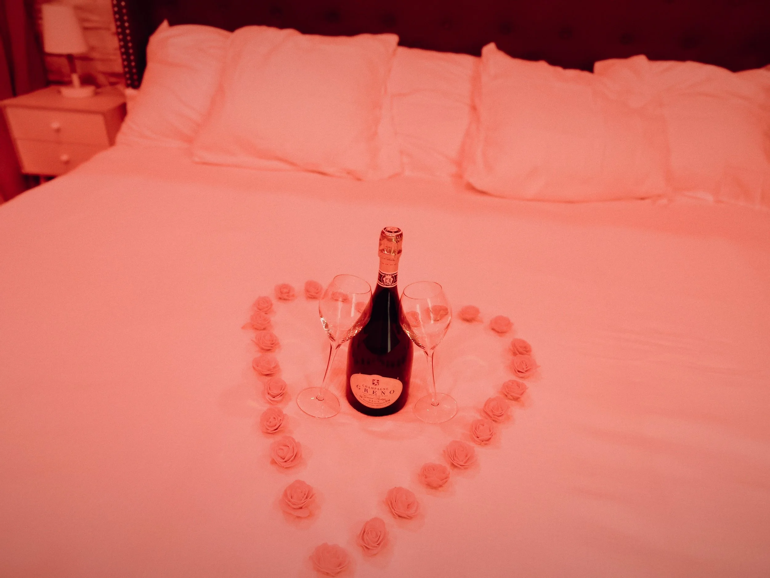 Chambre avec ambiance romantique et décoration intime pour séjour amoureux près de Toulouse