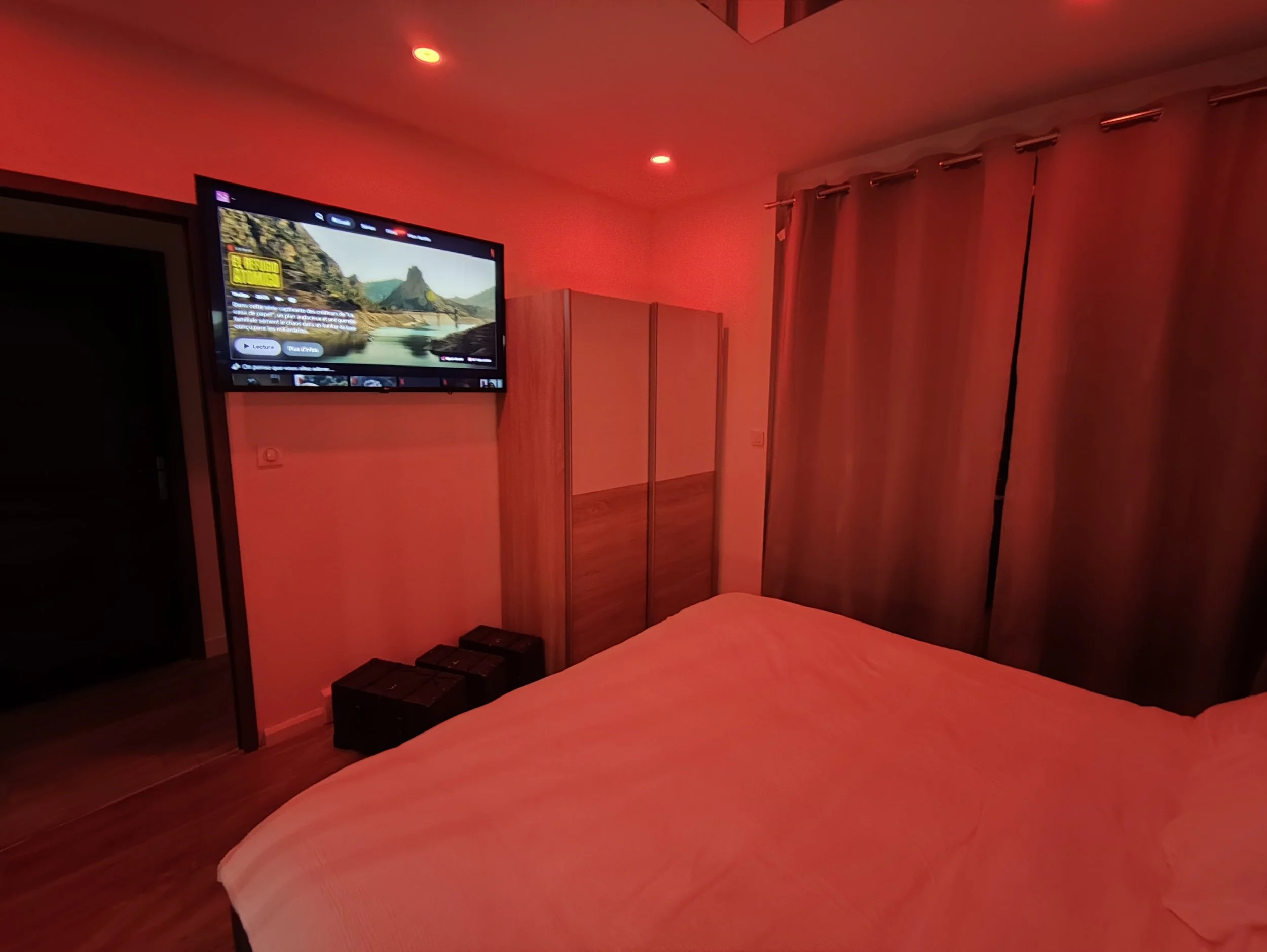 Espace idéal pour une nuit romantique en couple à la Villa Donuts avec spa privatif