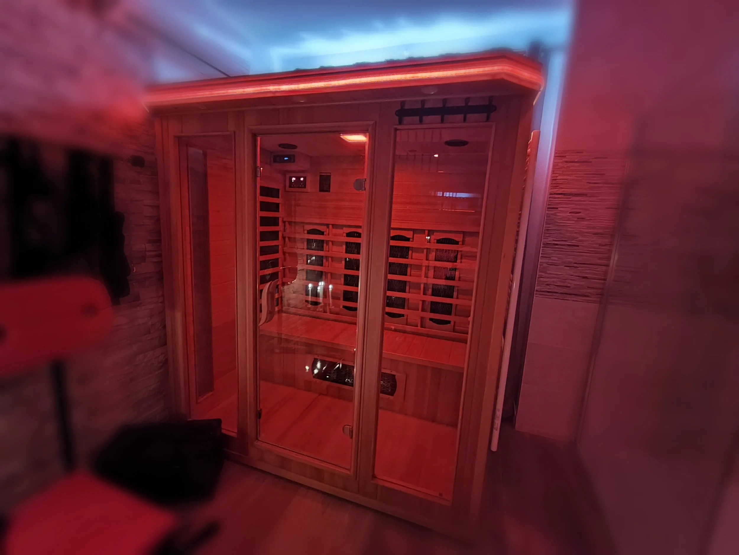 Sauna privatif 5 places dans la love room Villa Donuts pour un week-end romantique