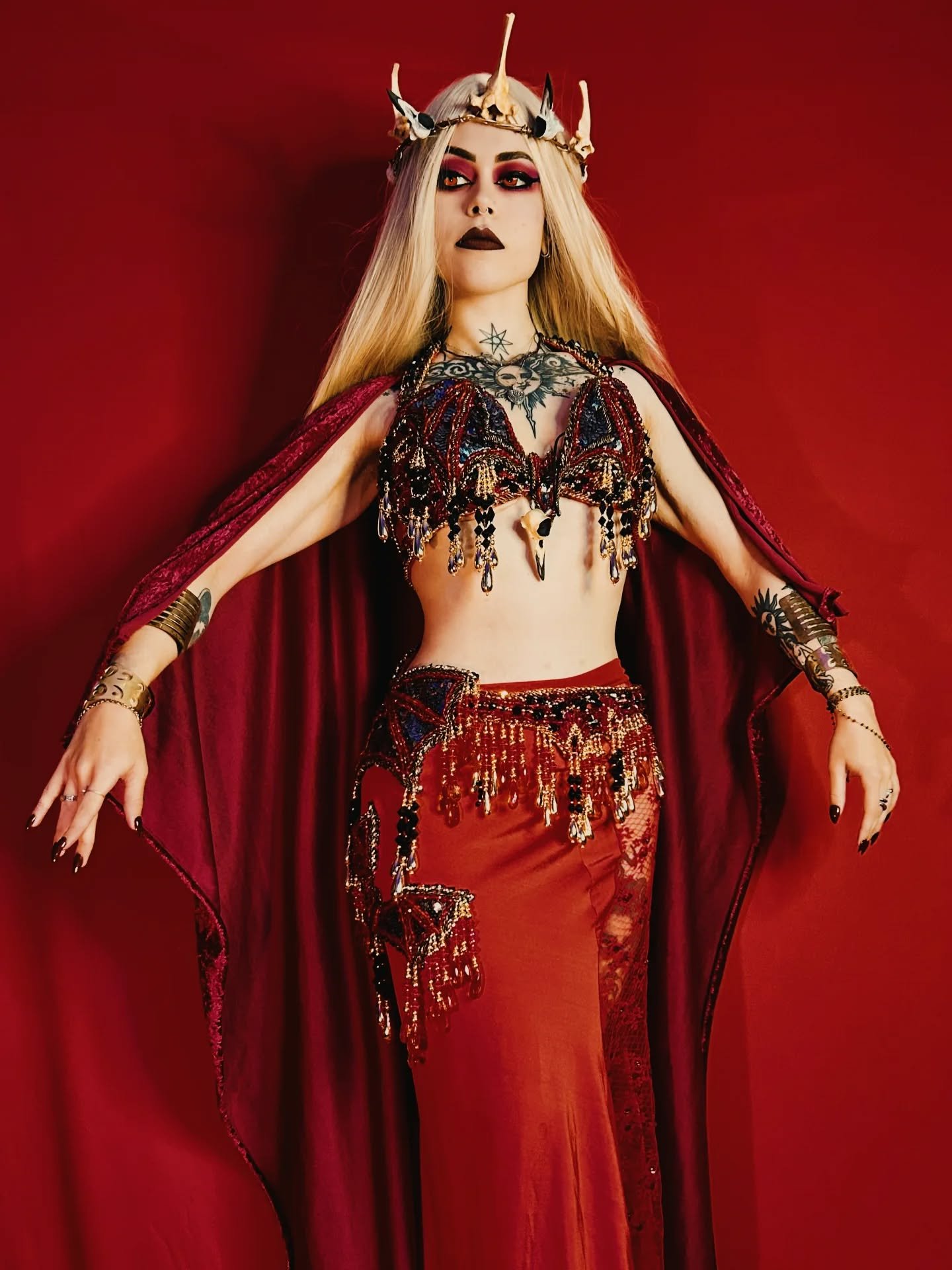 I am an appetite. Nothing more. Over centuries, a loathsome beast, I lay within the darkest pit. &lsquo;Till you did wake me, enchantress, and stirred me from my grave. You are my affliction. 🩸🍷🦇

.
.
.
.
#alineguien #nosferatu #carmilla #vampire 