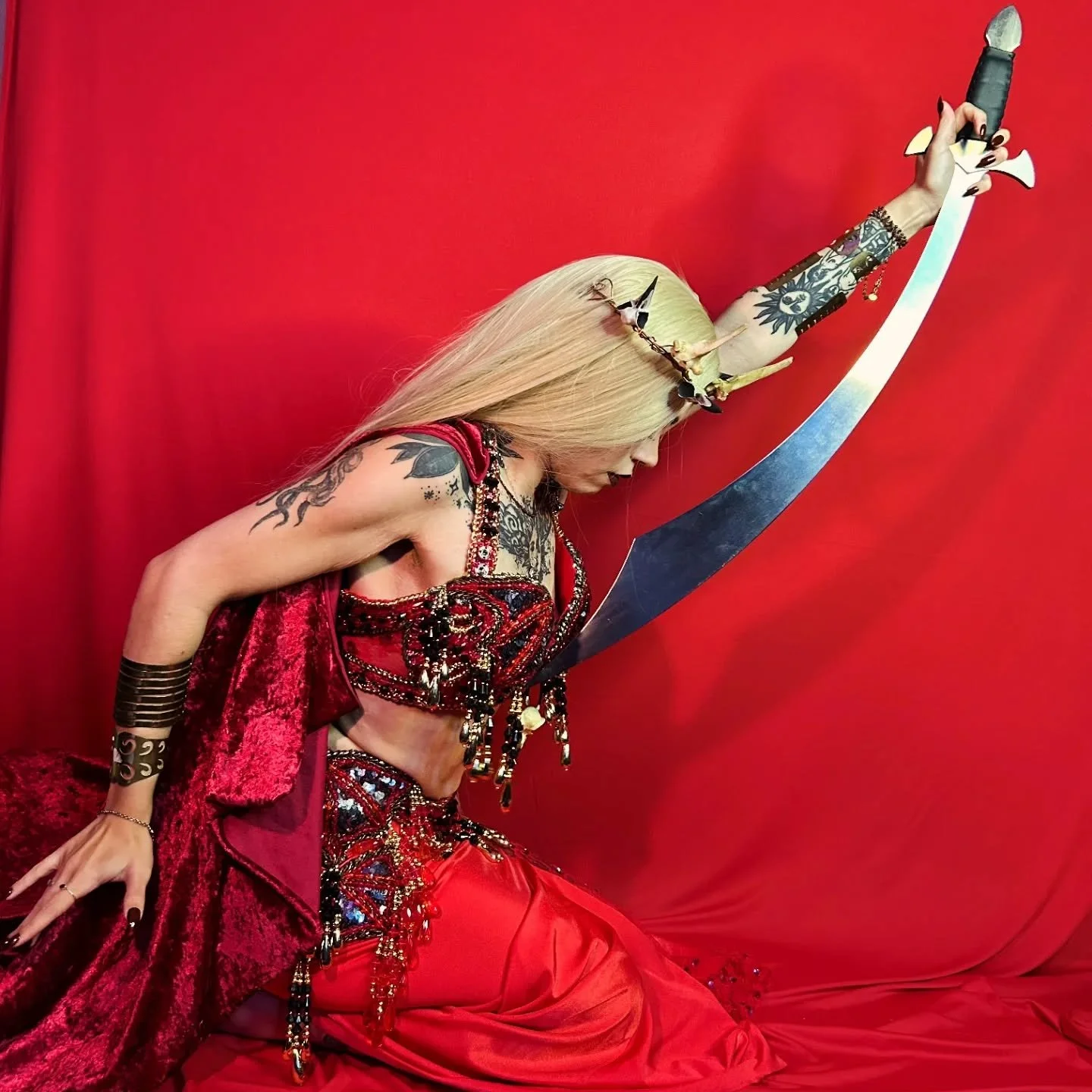 What am I supposed to do
If I want to talk about peace and understanding
But you only understand the language of the sword?
What if I want to make you understand that the path you chose leads to downfall
But you only understand the language of the sw