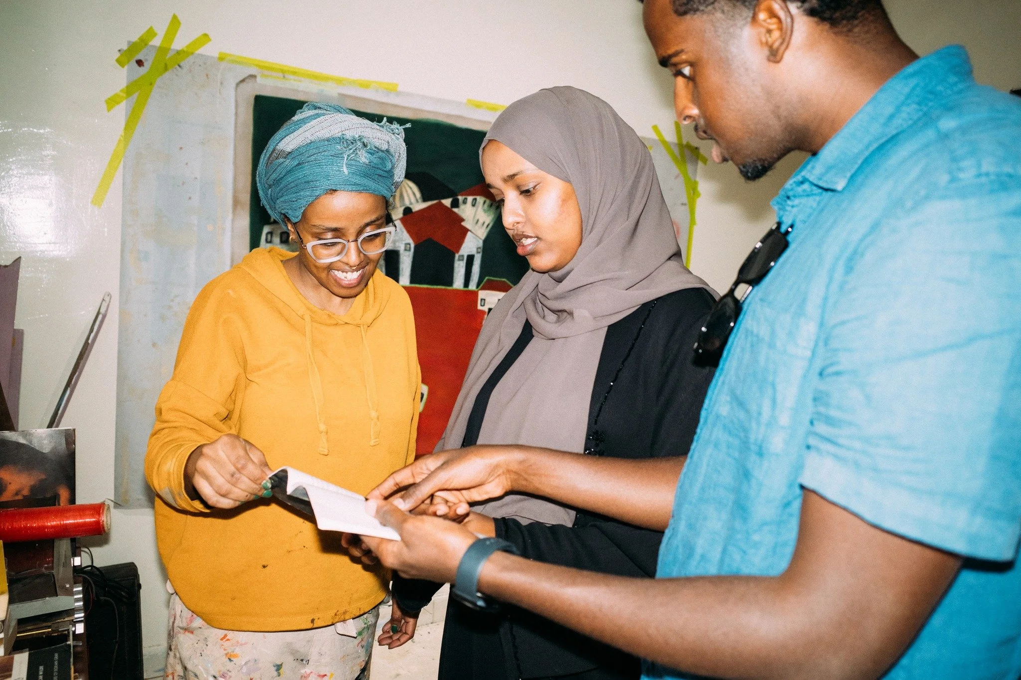 Last November Fankeenna hosted a two-month artist residency with Dhool Ismaaciil @_____iam.asma and Najib Aabi @najiaabi, giving space them to develop a separate body of work for Heer iyo Hiyikac exhibition in mid January.

During the residency, the 