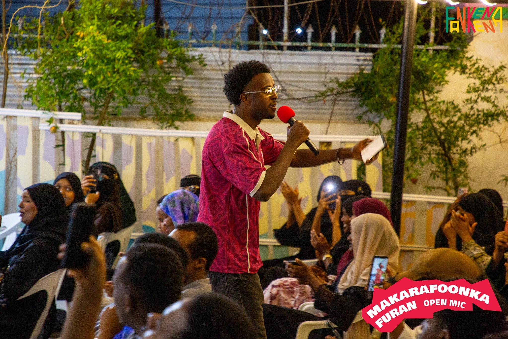Cawayskii makrafoonka furan iyo dhallintii makarafoonka qaadatay. Sawirada @hamzasulub .

Photos from the Open mic night and the stage participants. Photos by @hamzasulub .

#openMic #MakarafoonkaFuran #Fankeenna #Hargeisa #Somaliland