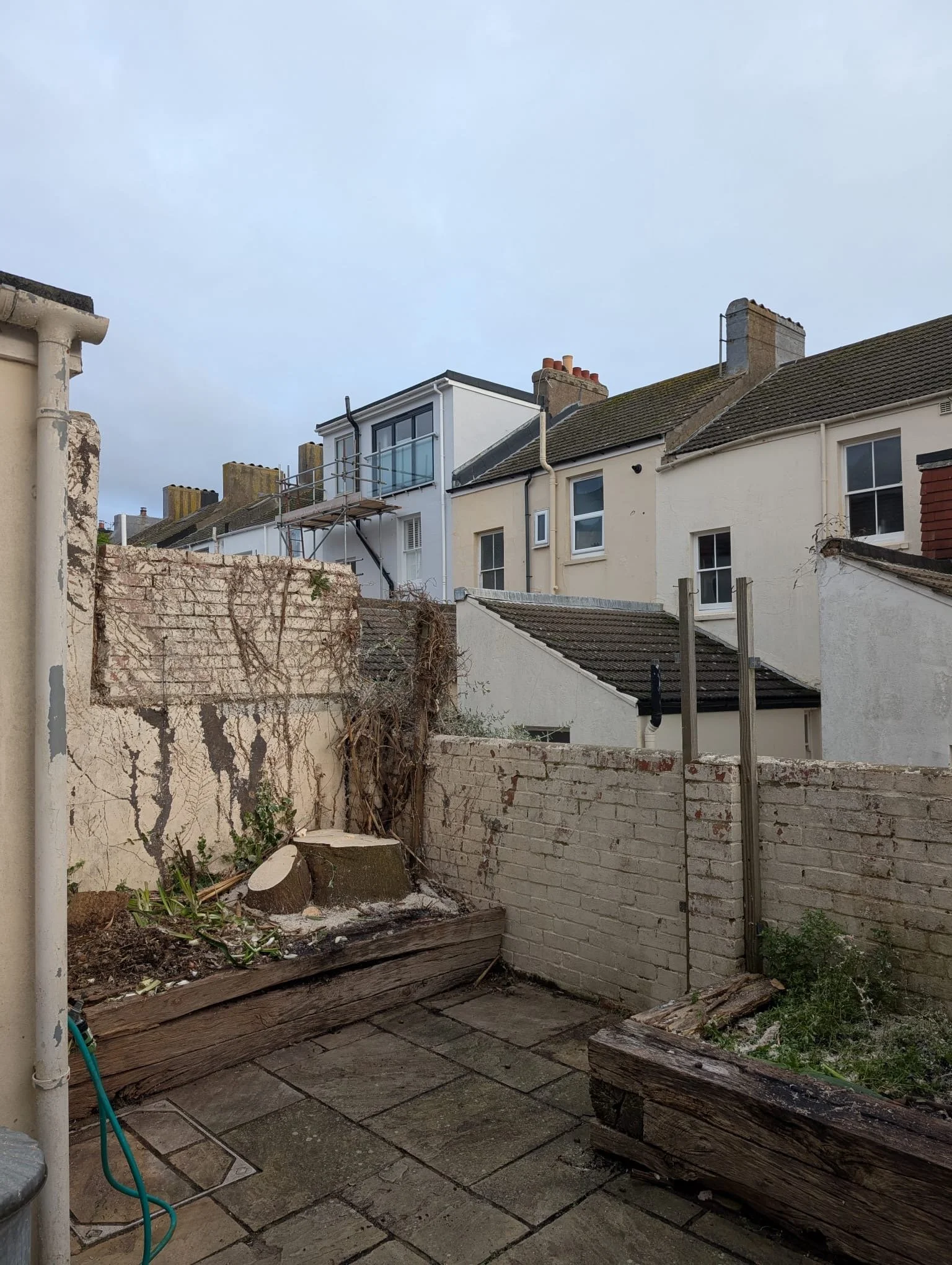 The finished result. The 16ft Yucca was dismantled and recycled.