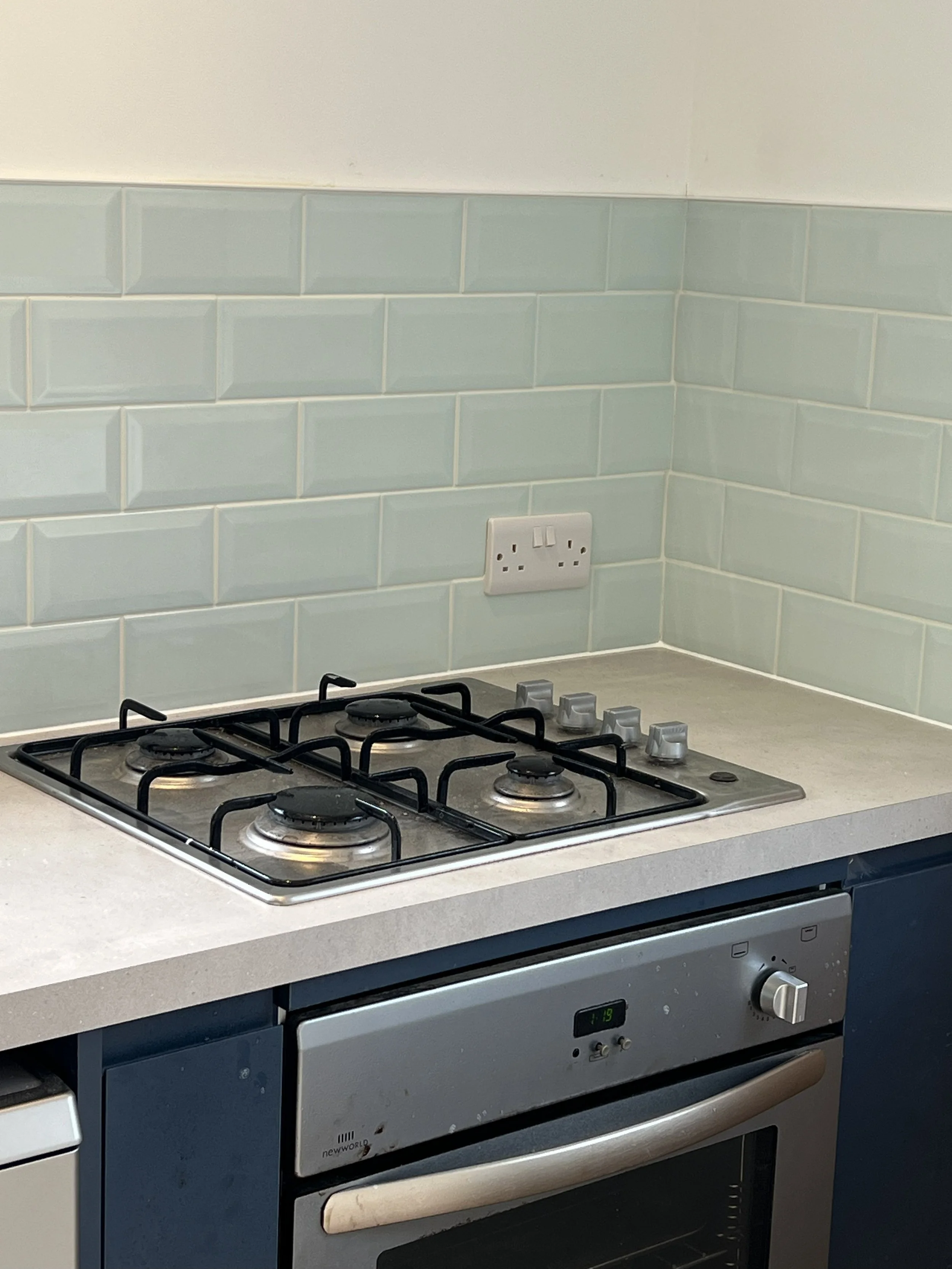 The gas hob was refitted and made safe. As you can see, our master tiler completed this project beautifully, and we were happy to hand this kitchen over to the customer!