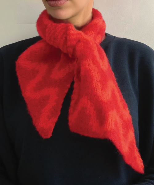 Red long scarf.png