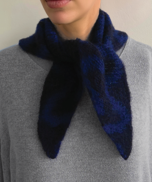 Blue triangular scarf.png