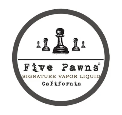 Logo di Five Paws con quattro pezzi di scacchi e testo 'Signature Vapor Liquid California'.