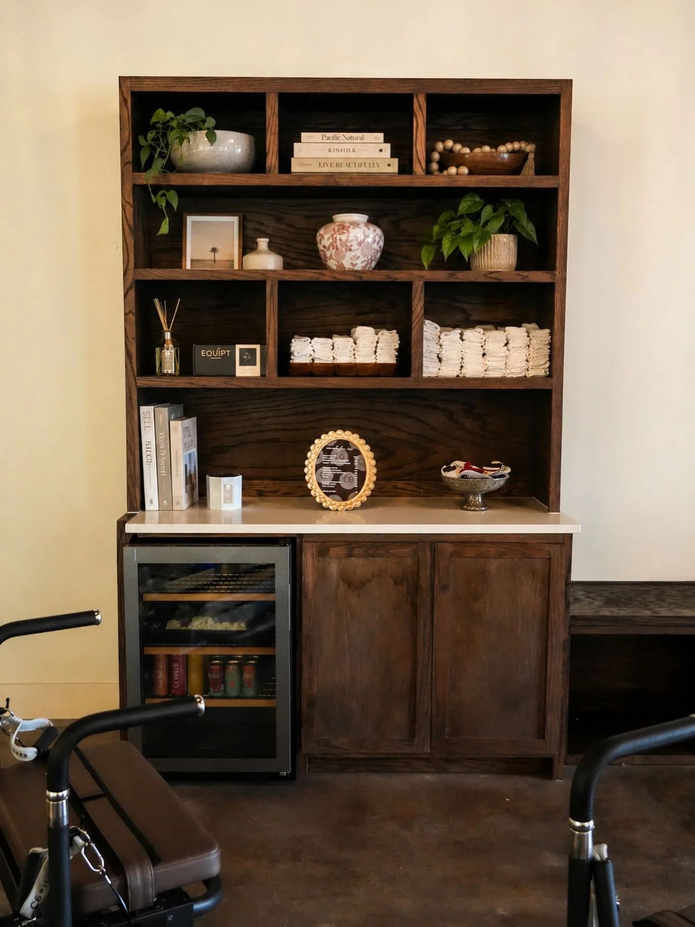A little taste of C6 🤌⁠
⁠
The details that set the tone-⁠
lavender towels, pre-class energy, fresh socks, merch, and a space that feels as good as the workout itself.⁠
⁠
Merch is live online + energy drinks available to preorder before class ✨⁠