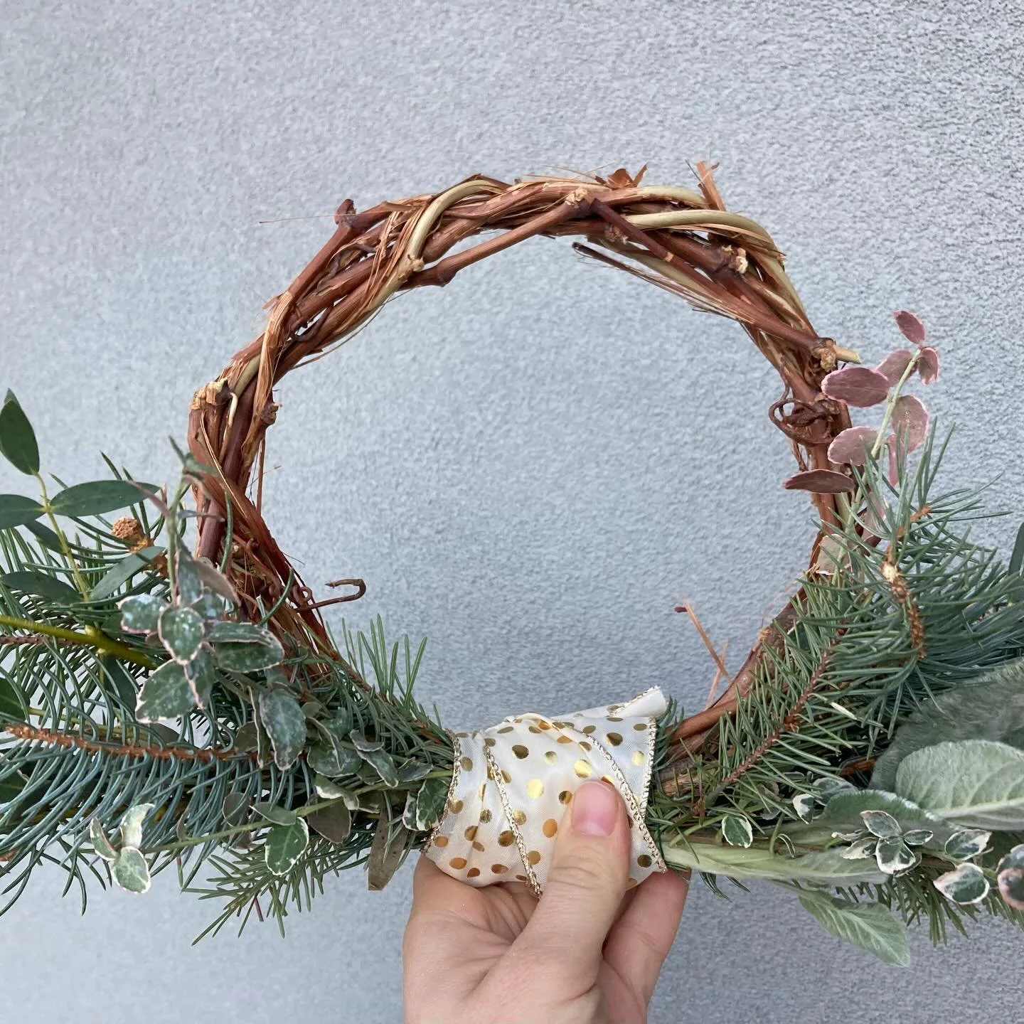 MINI WREATHS! These are cute cute cute and budget friendly at $18, or $50 for a set of three. Made of real, fresh plants like my Colorado blue spruce and St Theresa grapevine.
It would help me out so much if you&rsquo;d share this post with someone i