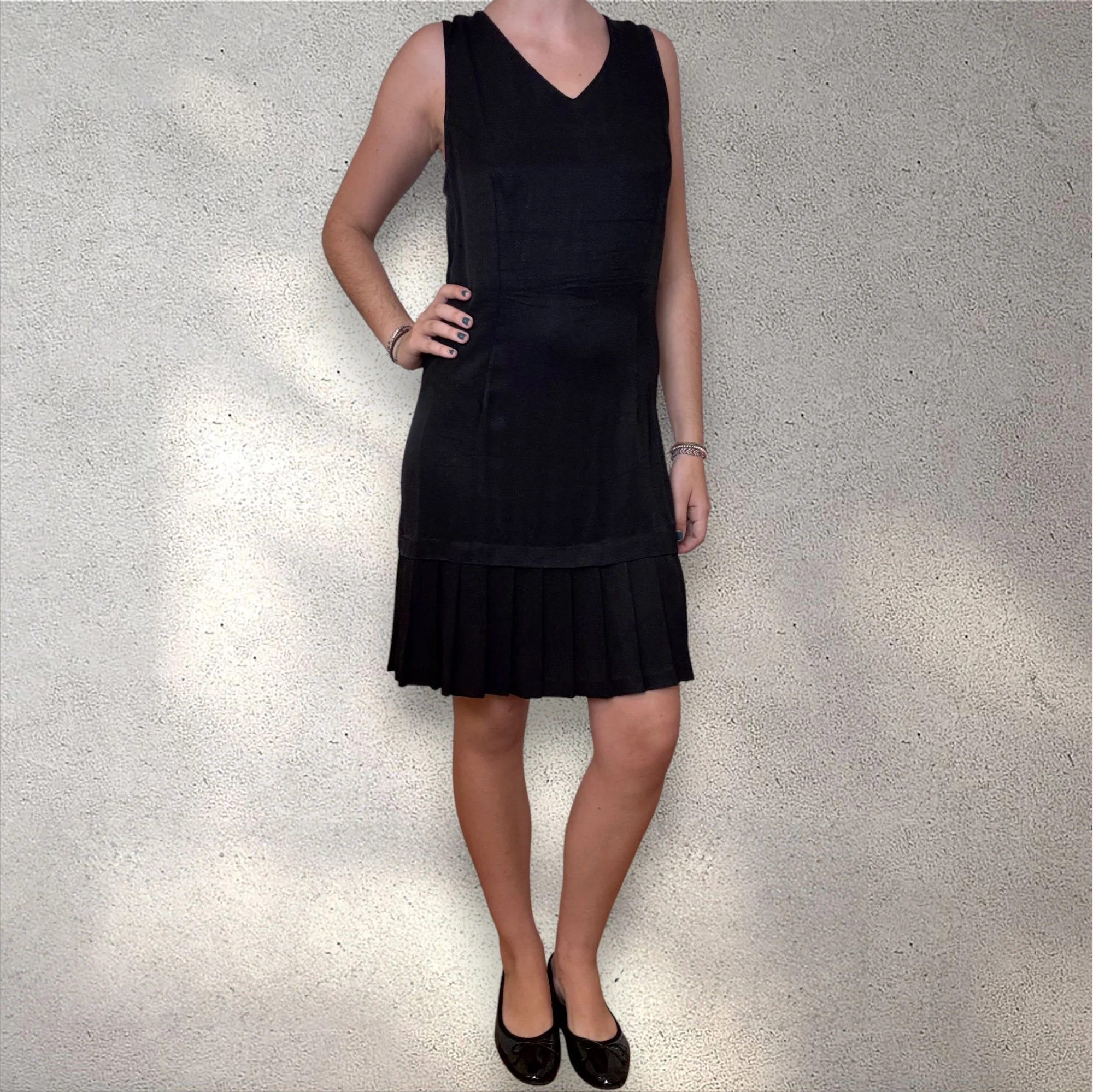 Vintage 90s Black Sleeveless Dress with Pleated Hem