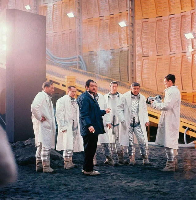 2001-a-space-odyssey-behind-the-scenes-photos-v0-oznrkixvqmie1.webp