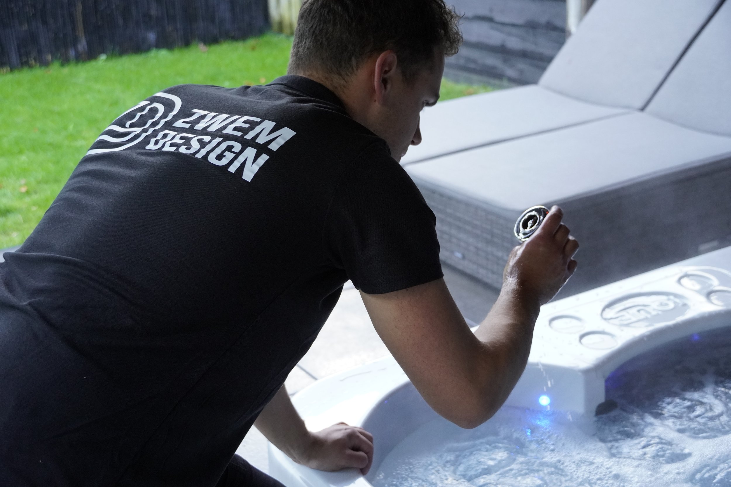 Winteronderhoud van de spa bij een klant uitgevoerd: water gecontroleerd en ververst, apparatuur nagekeken en de spa winterklaar gemaakt voor optimale veiligheid en hygiëne.