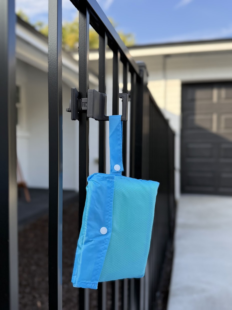 pouch b=ag openn hook.png