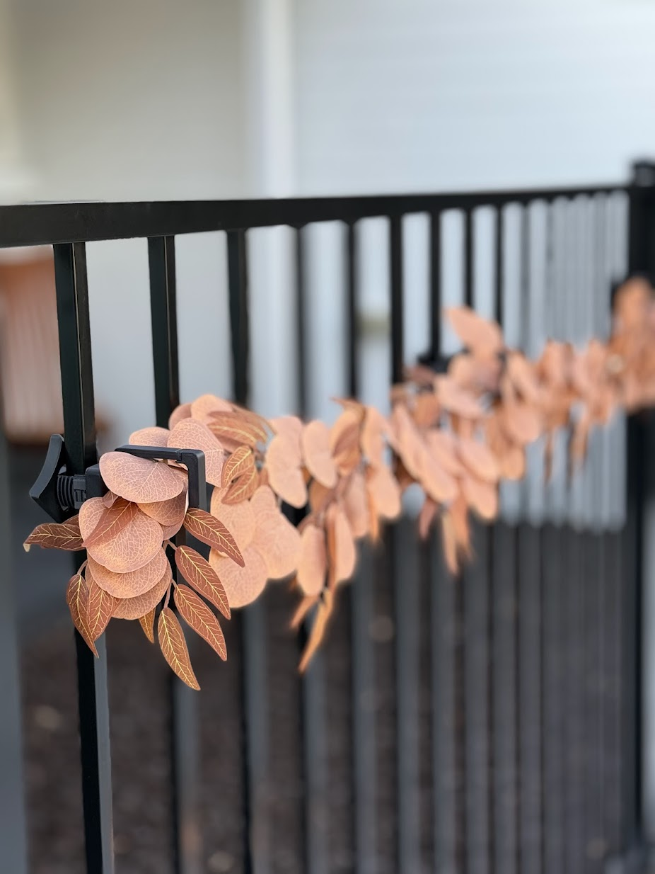 closed hook with fall garlland.png