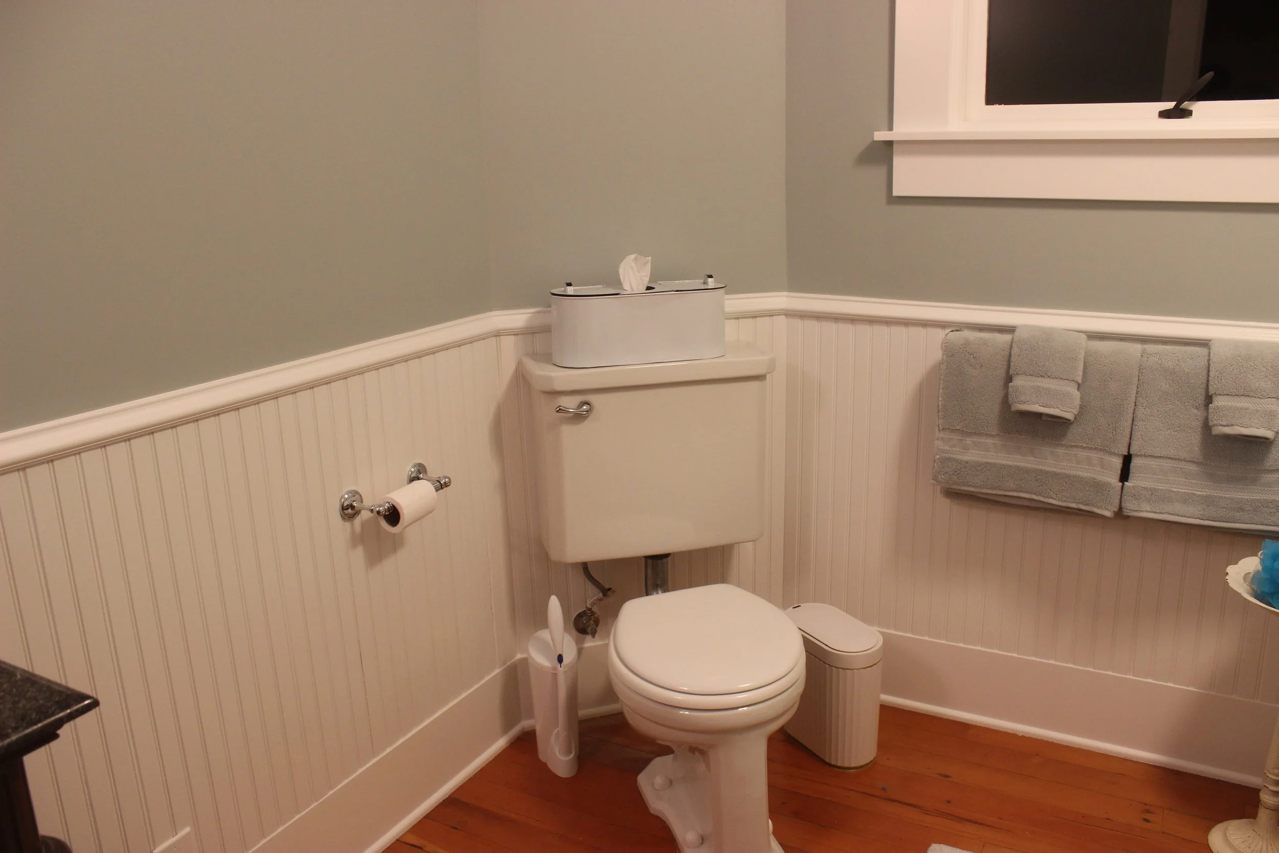 Bathroom 1 .JPG