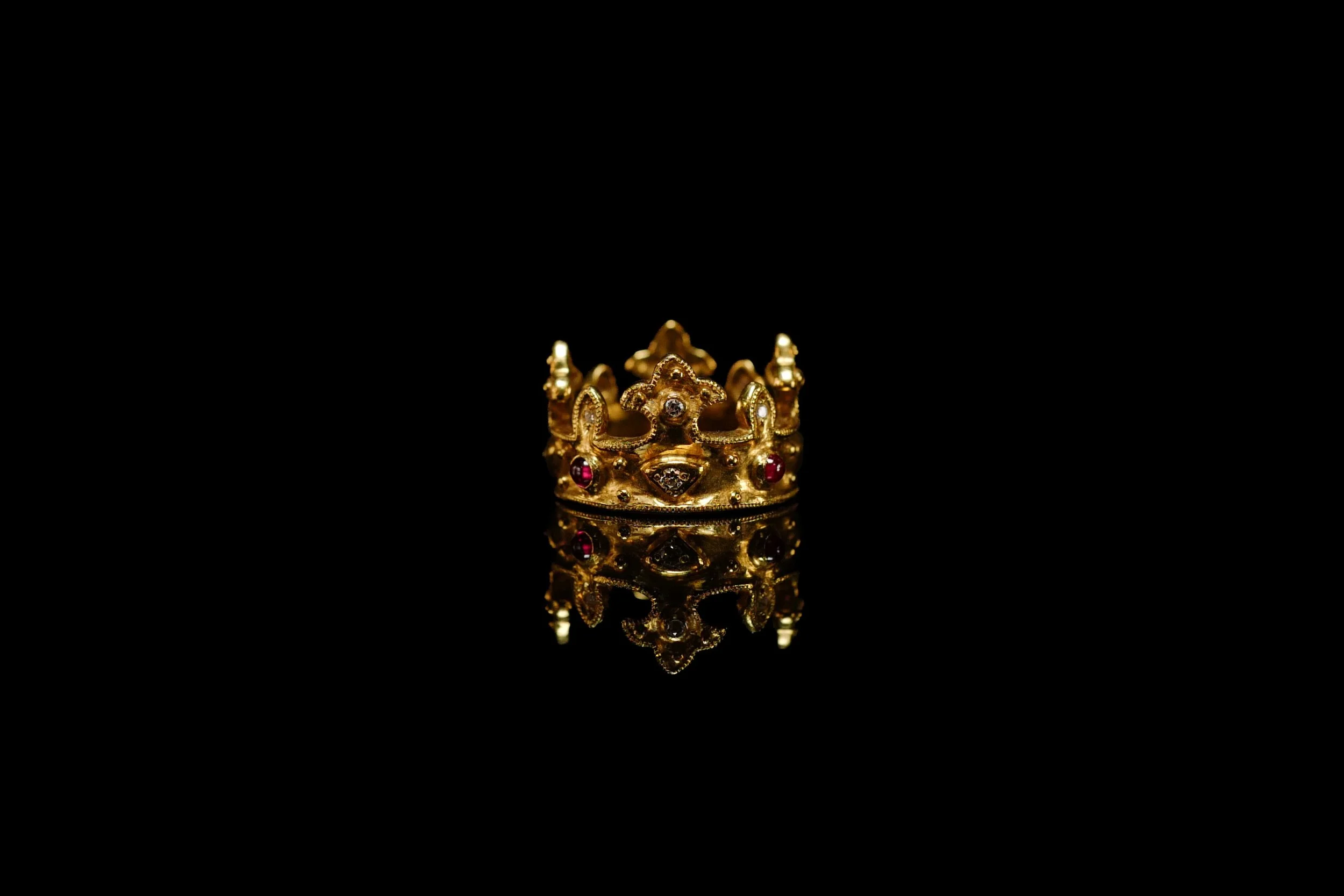 Essen Crown Ring, 22k, Ruby and Diamond