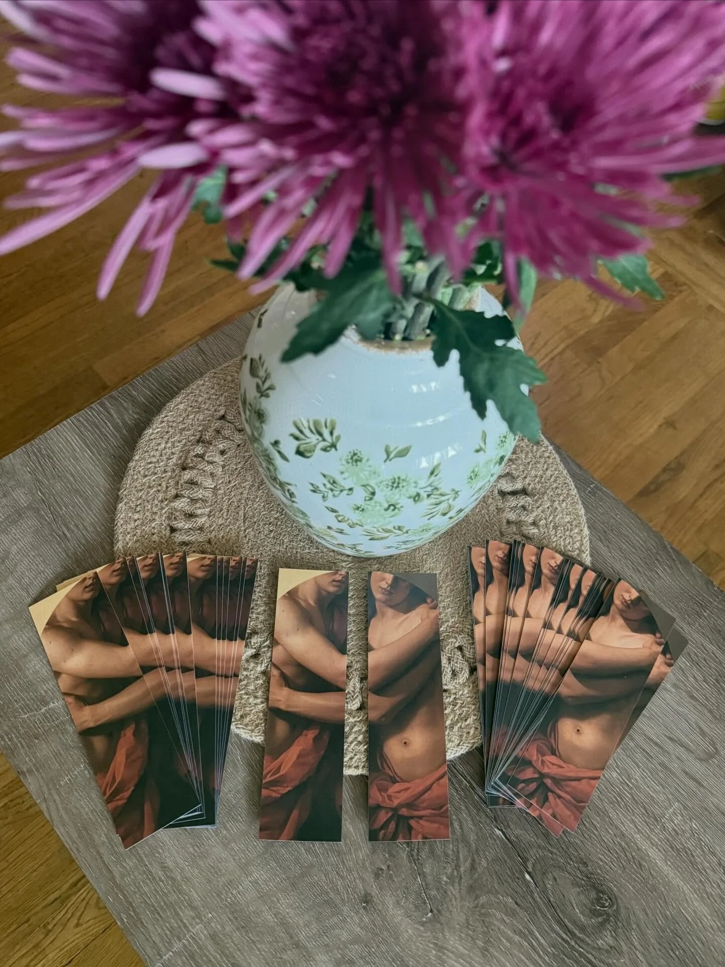 happy valentine&rsquo;s day 💌

come celebrate with me at @thistle.nightshade for my first poetry signing and take home a beautiful &ldquo;through heaven and back&rdquo; bookmark for free. i&rsquo;ll be there from 1pm to 3pm. 🌹

i can&rsquo;t wait t