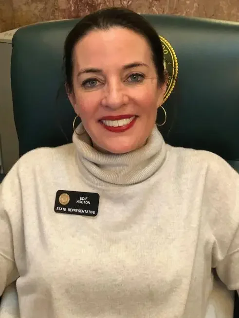 Edie Hooton portrait