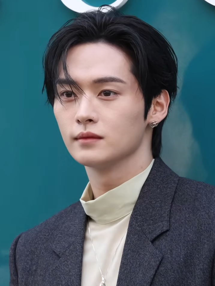 Attribution: <a href="https://commons.wikimedia.org/wiki/File:Lee_Know_of_Stray_Kids,_September_2,_2025_(8).png">티비텐 TV10</a>, <a href="https://creativecommons.org/licenses/by/3.0">CC BY 3.0</a>, via Wikimedia Common