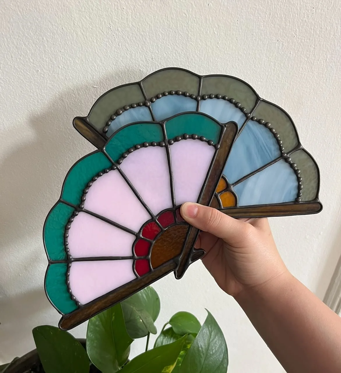 recent fan designs, all up on my site now 🫶🏻

#stainedglass #handmadeart #glassart