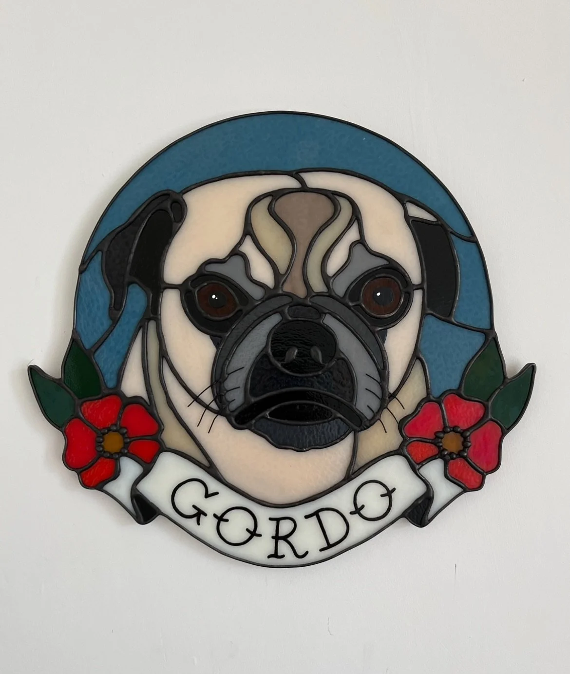 Had the pleasure of bringing Gordo to life in glass recently! Swipe to see the muse 🫶🏻

Been absolutely loving workin' on these pet portraits. If ya want one yourself (or any other custom work you've been dreamin' of), reach on out!
