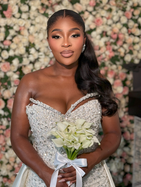 alt="Maquillage soft glam par Orly K Beauty – regard lumineux et peau naturelle"