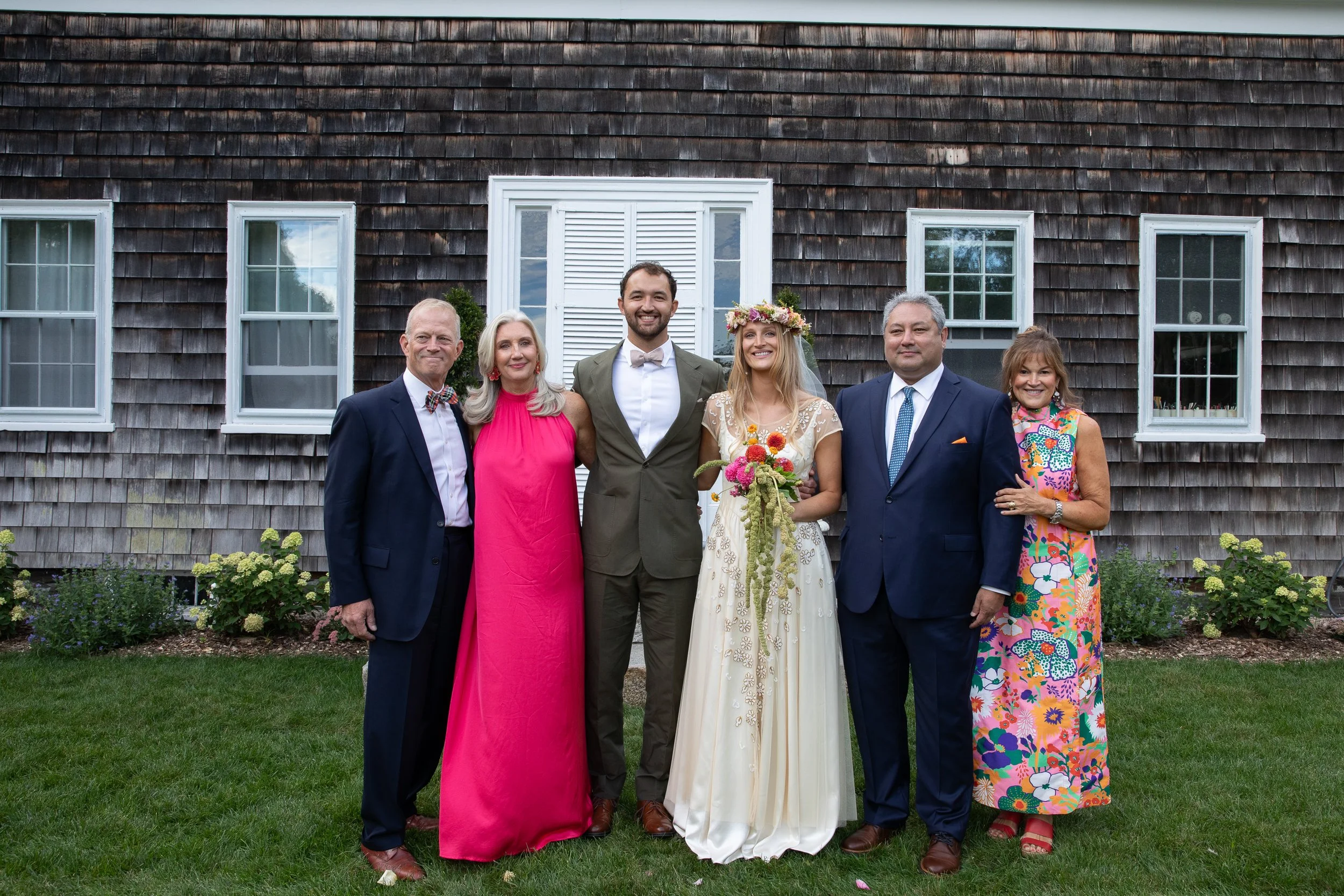 rhode Island wedding photographer Sarah Robinson captures romantic weddings on 35mm film and digital, creating timeless, fine-art imagery throughout Rhode Island and New England. Discover nostalgic wedding photography centered on genuine connection, 