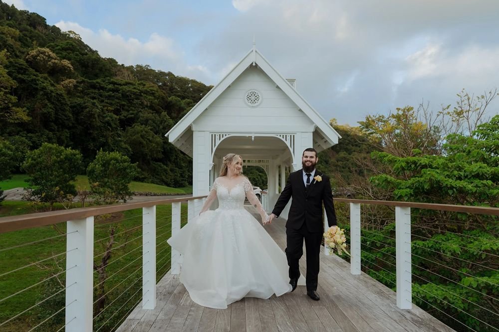 Jess &amp; Adam | A Golden Afternoon at The Old Dairy, Maleny