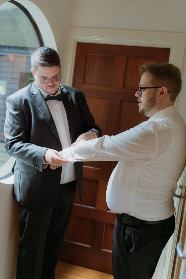 AngelaBrushePhotography_WEDDING_L&D_270826_SNEAKPEEKS-8.jpg