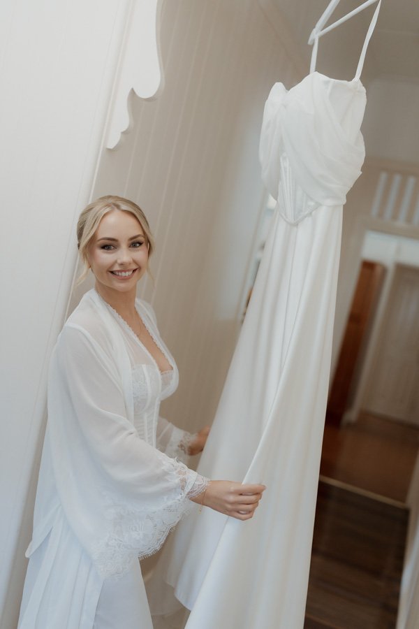 AngelaBrushePhotography_WEDDING_B&S_290826_SNEAKPEEKS-28.jpg