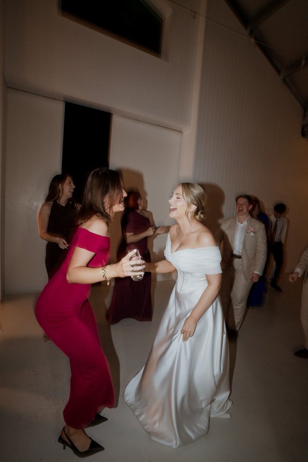 AngelaBrushePhotography_WEDDING_B&S_290826_SNEAKPEEKS-250.jpg