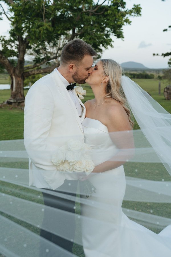 AngelaBrushePhotography_WEDDING_L&B_041026_SNEAKPEEKS-151.jpg