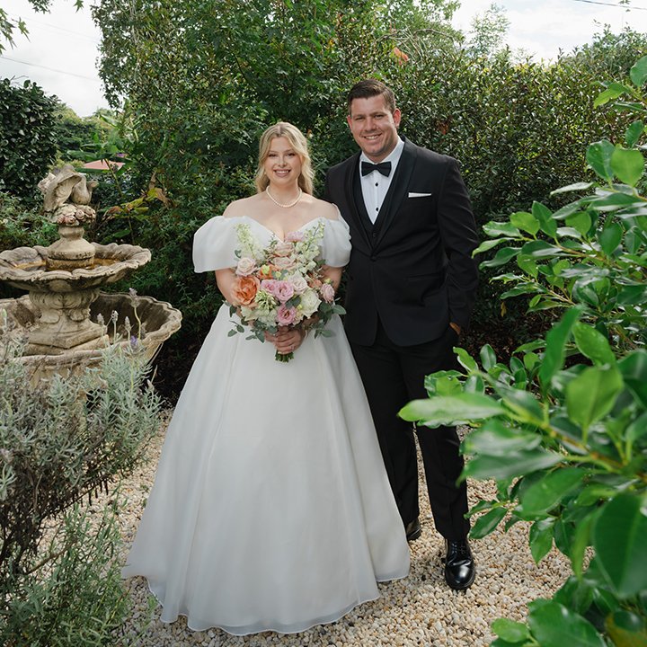 Bride & Groom with luxury wedding photography in Sunshine Coast Hinterland