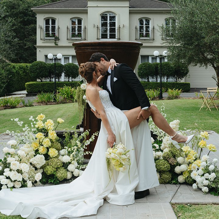 elopement ceremony at the singing heart estate Sunshine Coast wedding venue